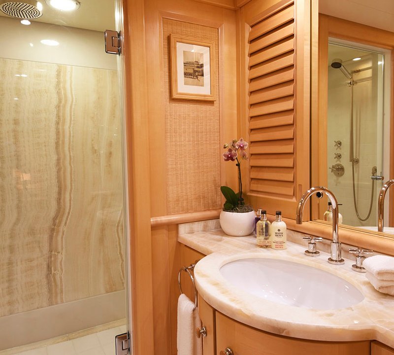 Guest Cabin Ensuite