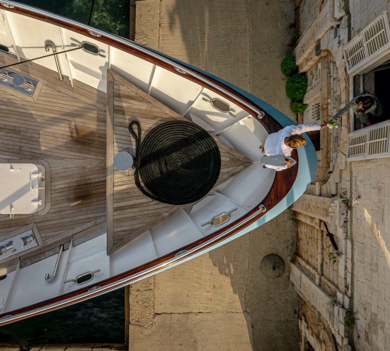 Lifestyle Freedom Yacht Romantic