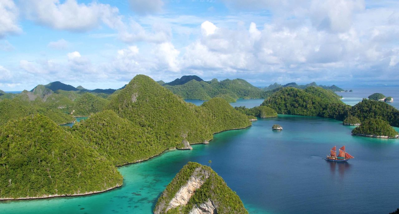 Luxury Yacht Charter Vacation Aboard Tiger Blue