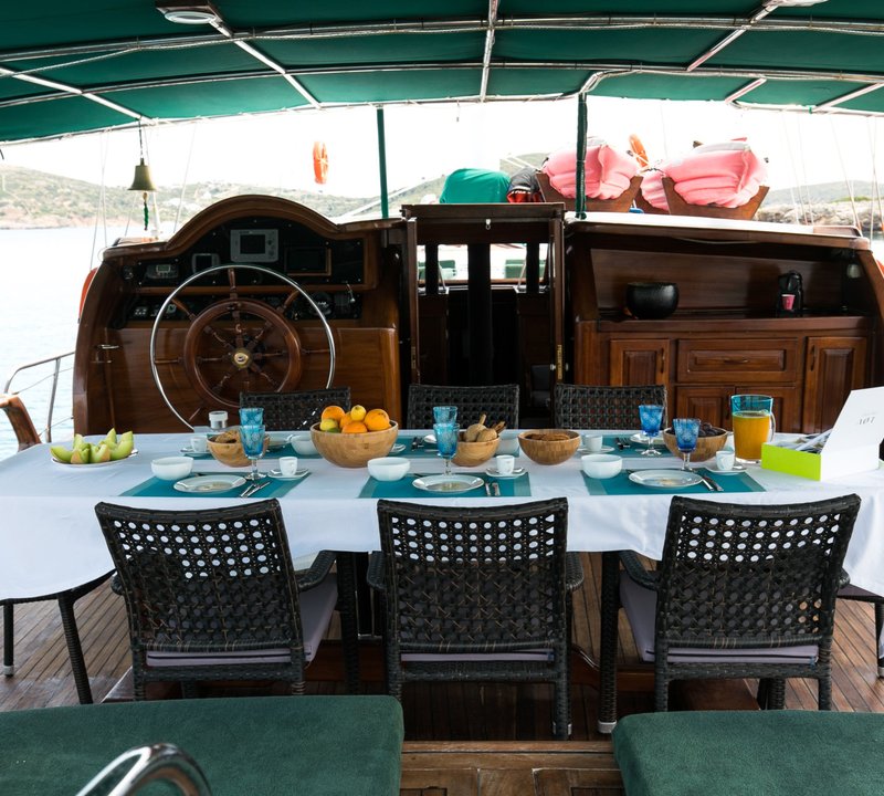 Alfresco dining