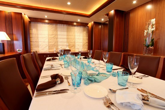 MOLIVER - Dining Table