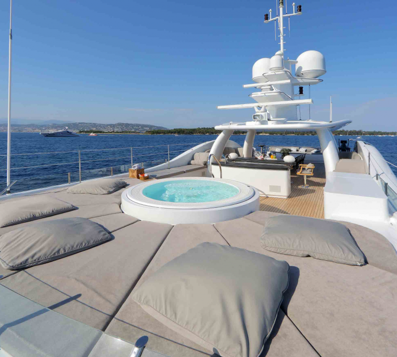 Sun Deck With Jacuzzi