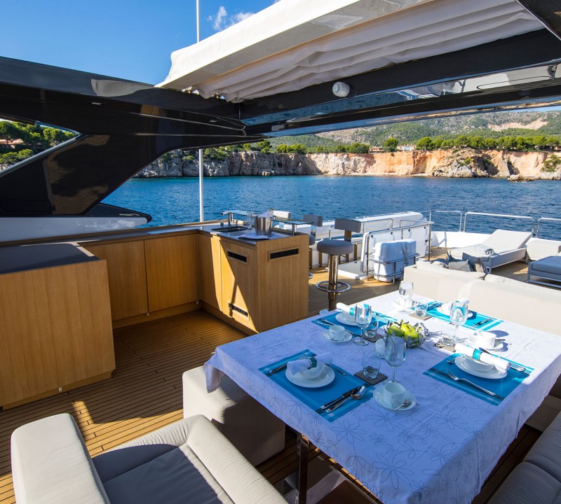 Flybridge Dining