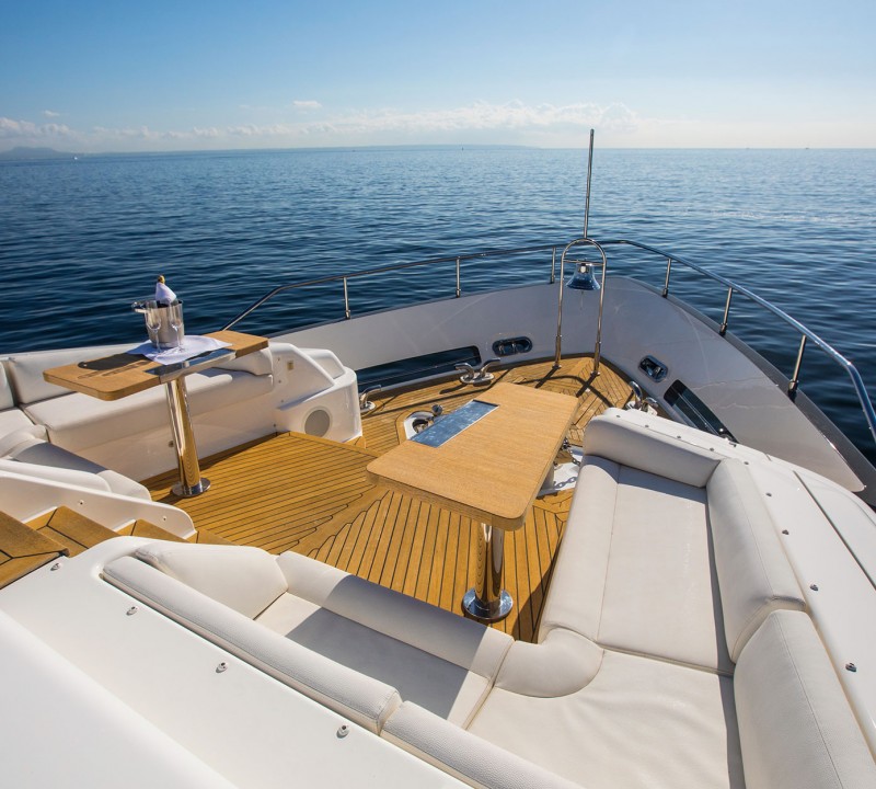Foredeck Dining