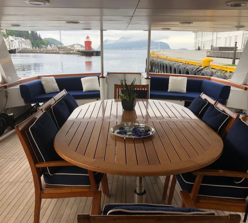 Deck Dining