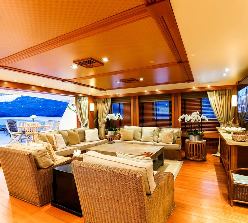 MY ESMERALDA - Bridge deck lounge