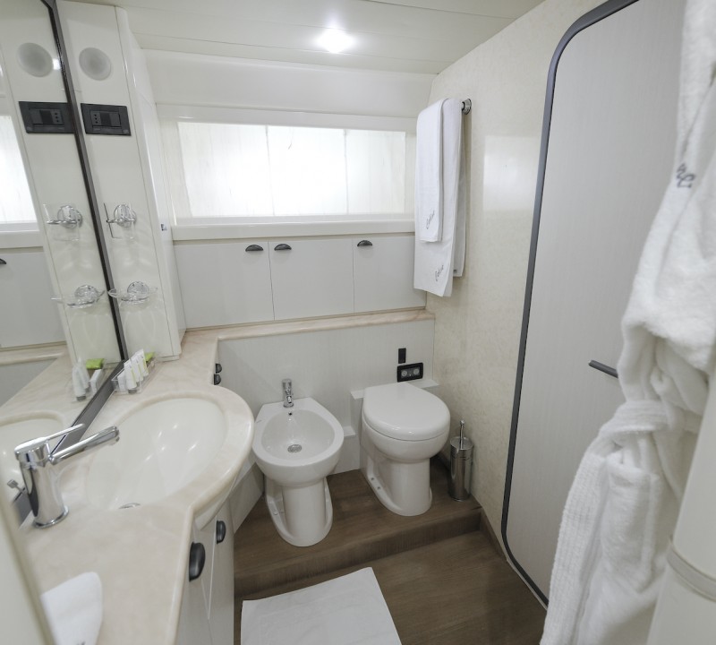 Guest Cabin Ensuite