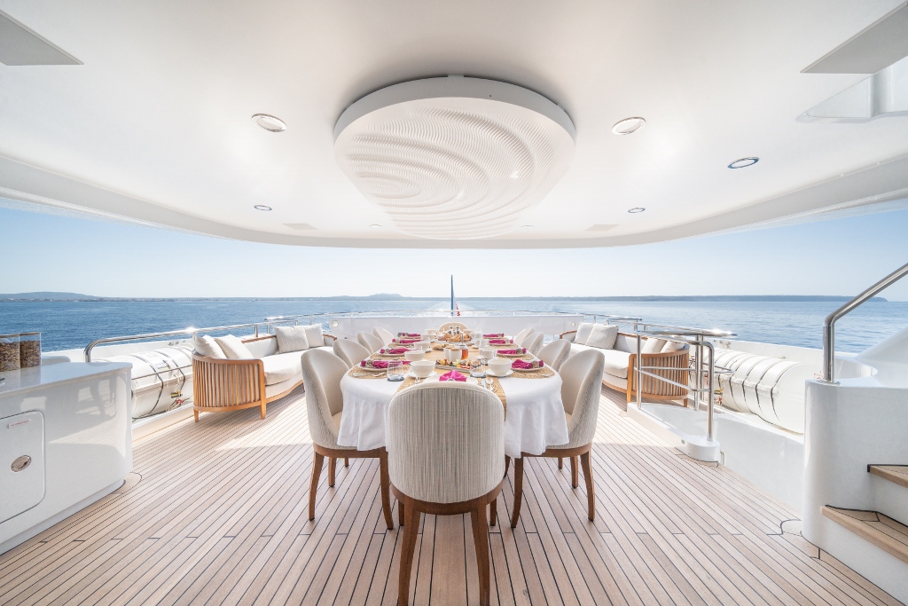 Main Aft - Al Fresco Dining Set Up