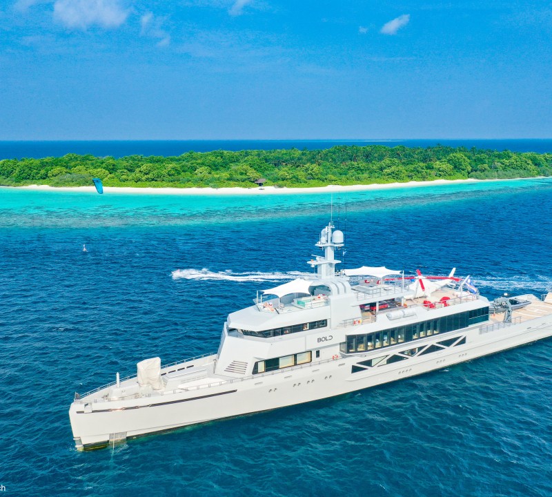Mega Yacht BOLD