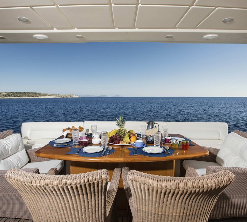 Motor Yacht DAY OFF - Alfresco dining