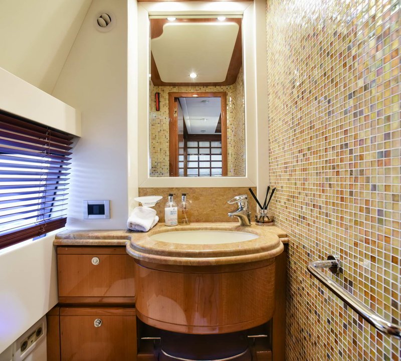 Motor Yacht DAY OFF - Ensuite