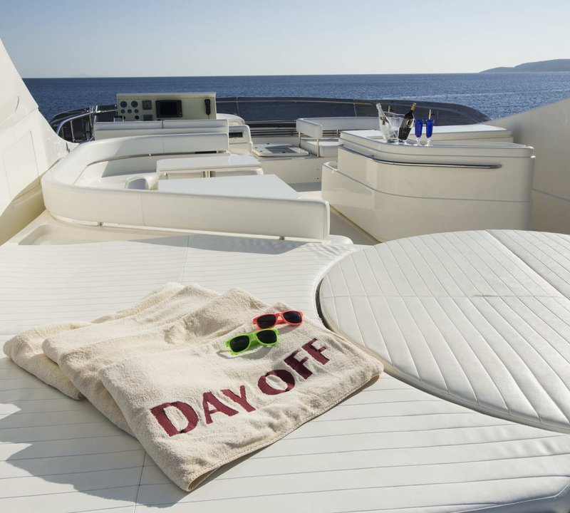 Motor Yacht DAY OFF - Sundeck