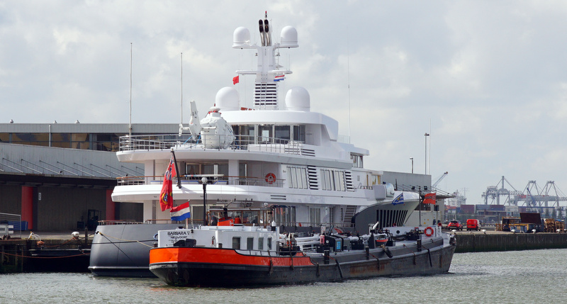 Motor yacht AIR aft view Photo by Kees Torn