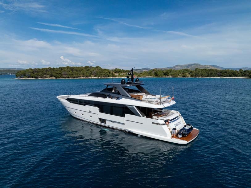Motor Yacht DESTINO For Charter