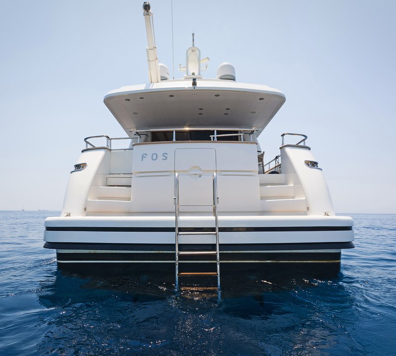Motor yacht FOS - Stern view