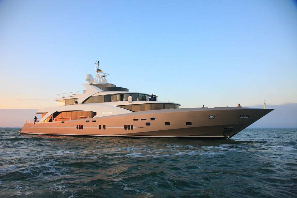 Motor yacht LA PELLEGRINA launched – the 1st 5000 FLY COUACH superyacht
