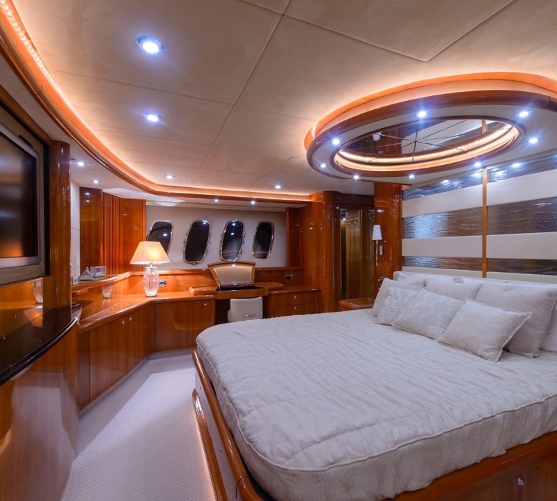 Motor yacht LADY DORIS - 011