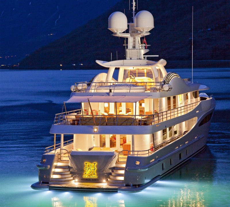 Motor Yacht LIND By Night
