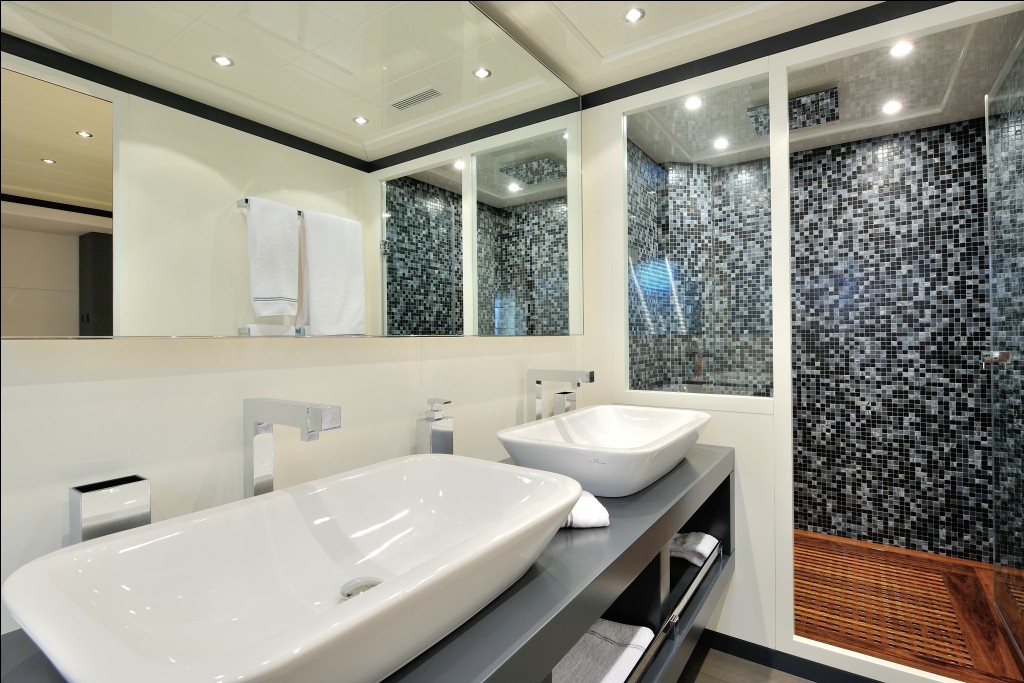 Motor yacht MOSKING - Master Bathroom