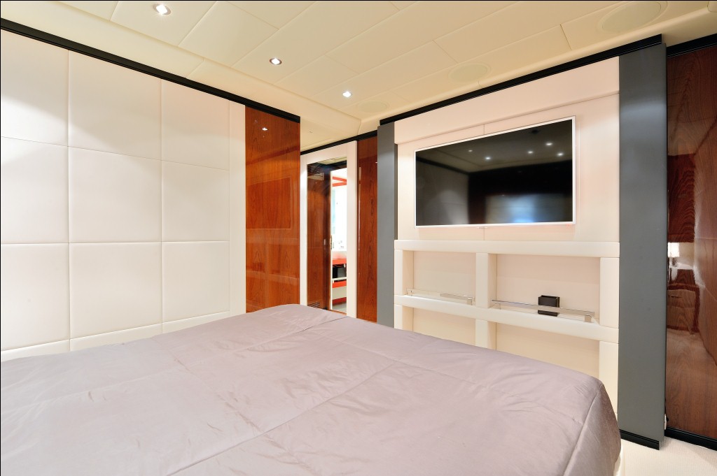 Motor yacht MOSKING - VIP Cabin TV