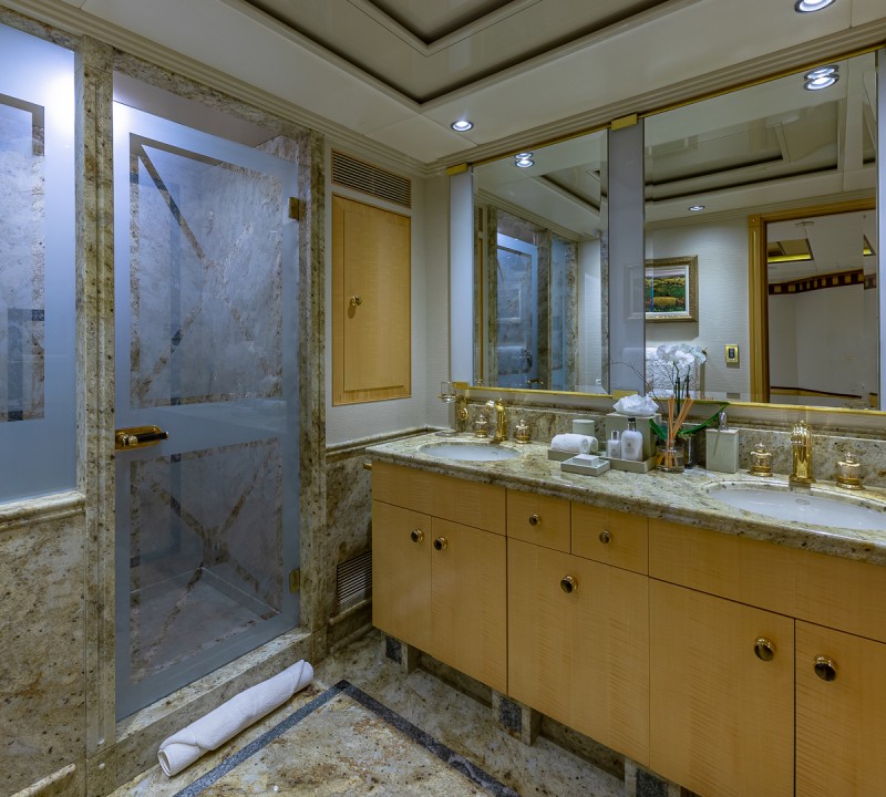 Double Guest Suite Bathroom