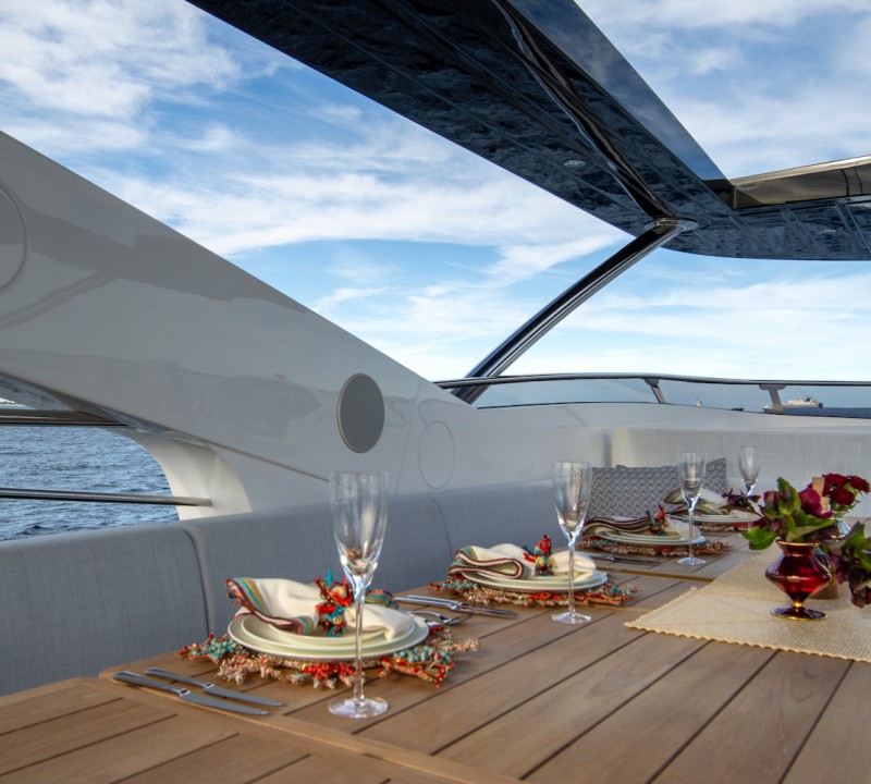 Flybridge Dining Set Up