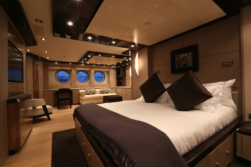 PJ135 PLUS TOO - Master Cabin