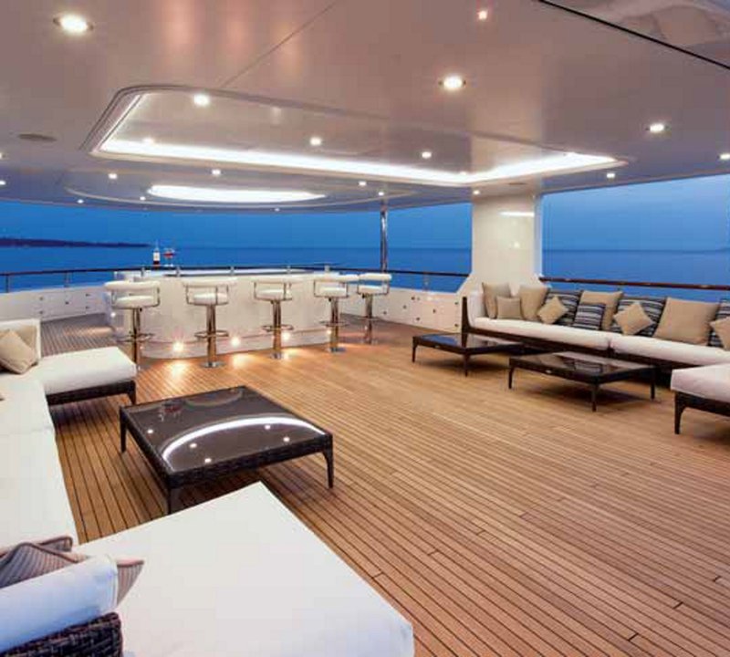 deck perfect for entertainment