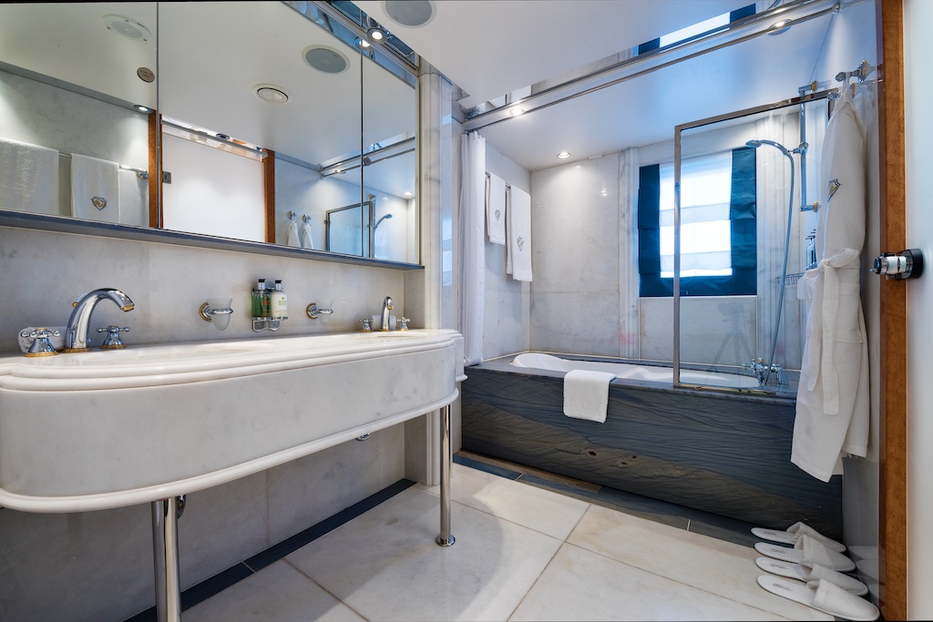 QUEEN MIRI - The VIP Cabin Ensuite