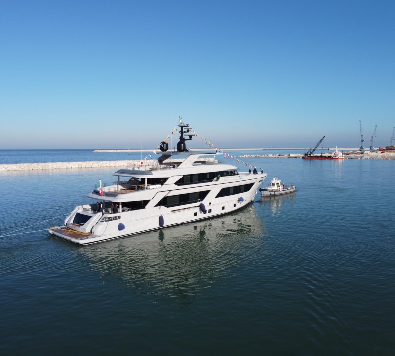 RJ 130 Superyacht