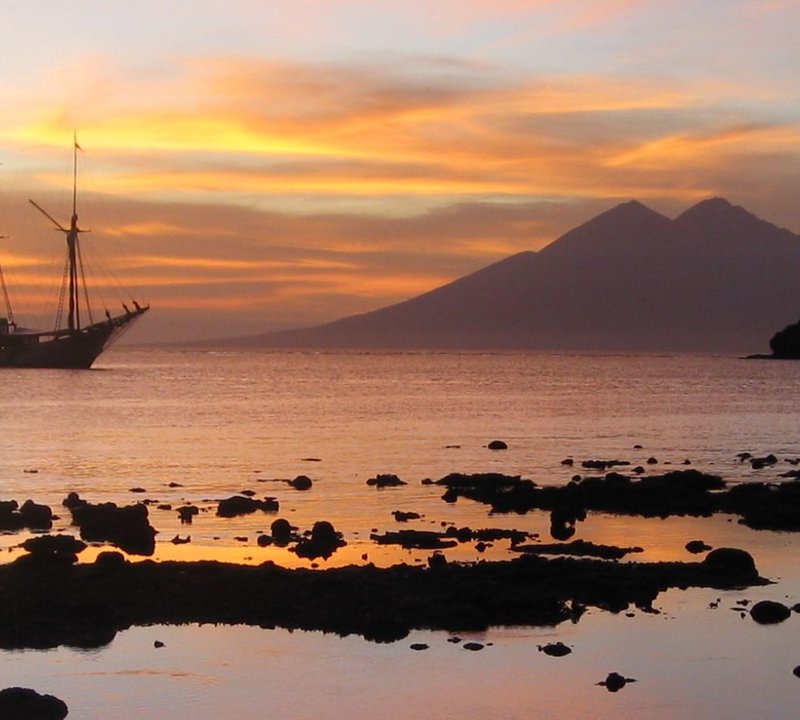 SILOLONA Sailing At Sunset