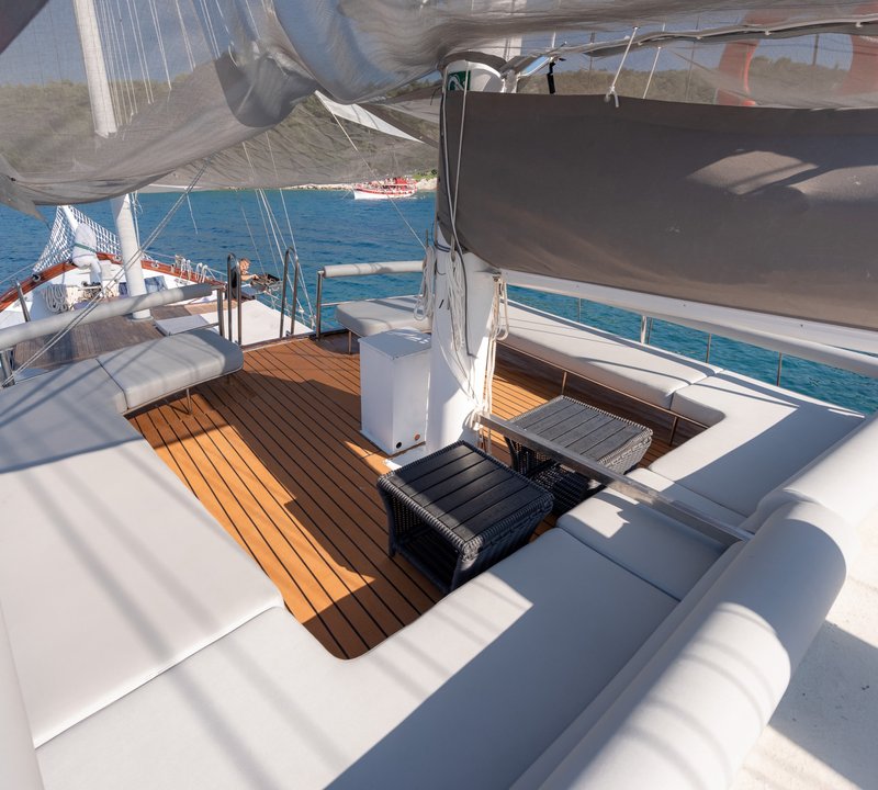 Upper deck sunning