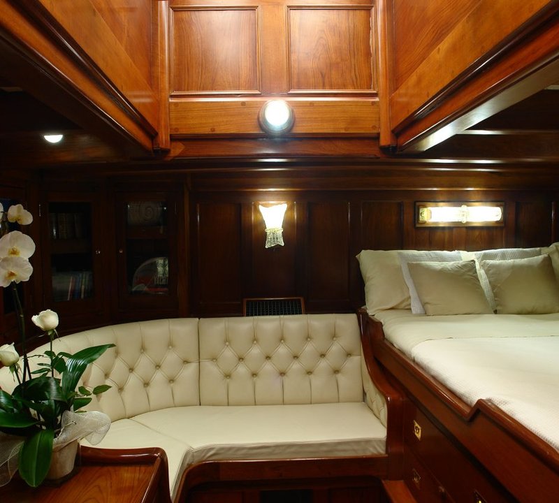 SY AELLO - Master stateroom