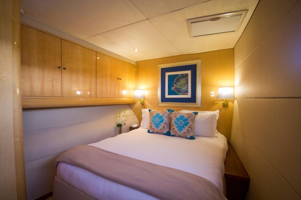 SY KINGS RANSOM - Forward starboard cabin