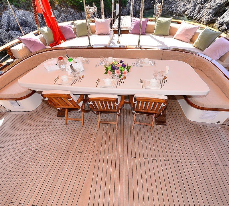 Dining Set Up Al Fresco
