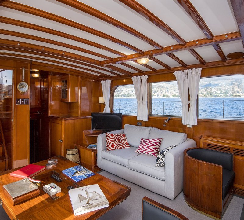 Saloon Seating