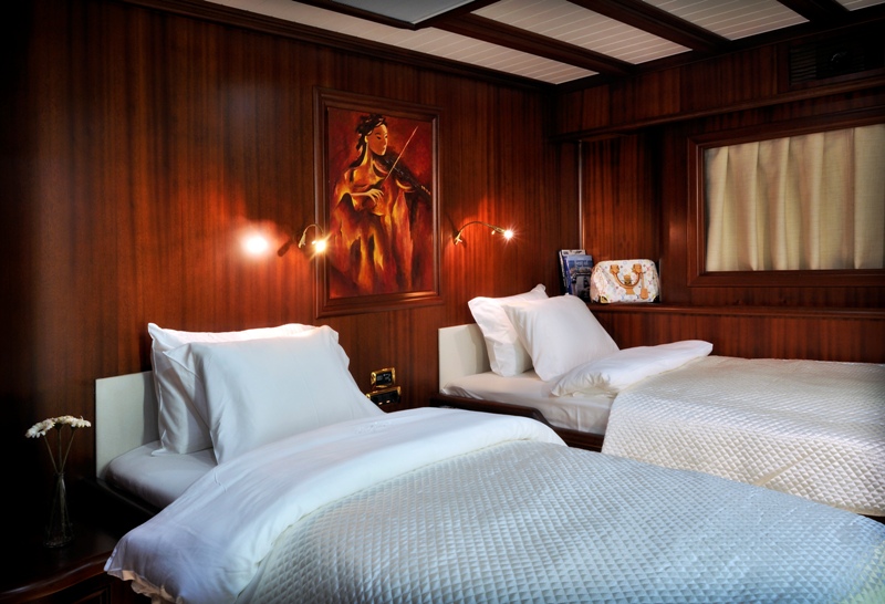 Sailing yacht REGINA - twin guest cabin