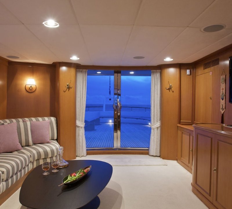 Side Lounge