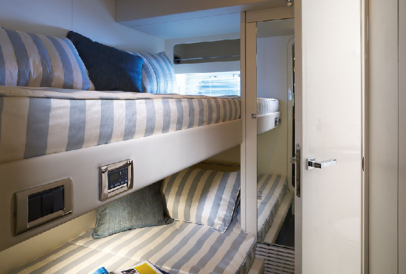 Sunseeker Predator 92 Sport Crew Cabin