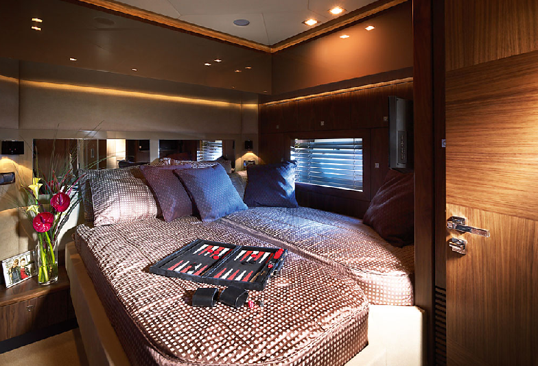 Sunseeker Predator 92 Sport Double Guest Cabin