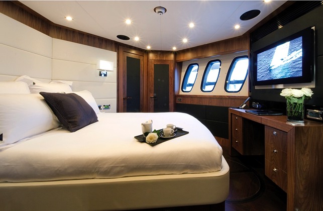 Sunskeeker Black and White - VIP cabin