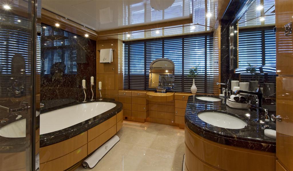 Superyacht 360 - Master Bathroom