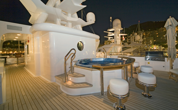 Superyacht NOBLE HOUSE - Top Deck Spa Pool and Bar