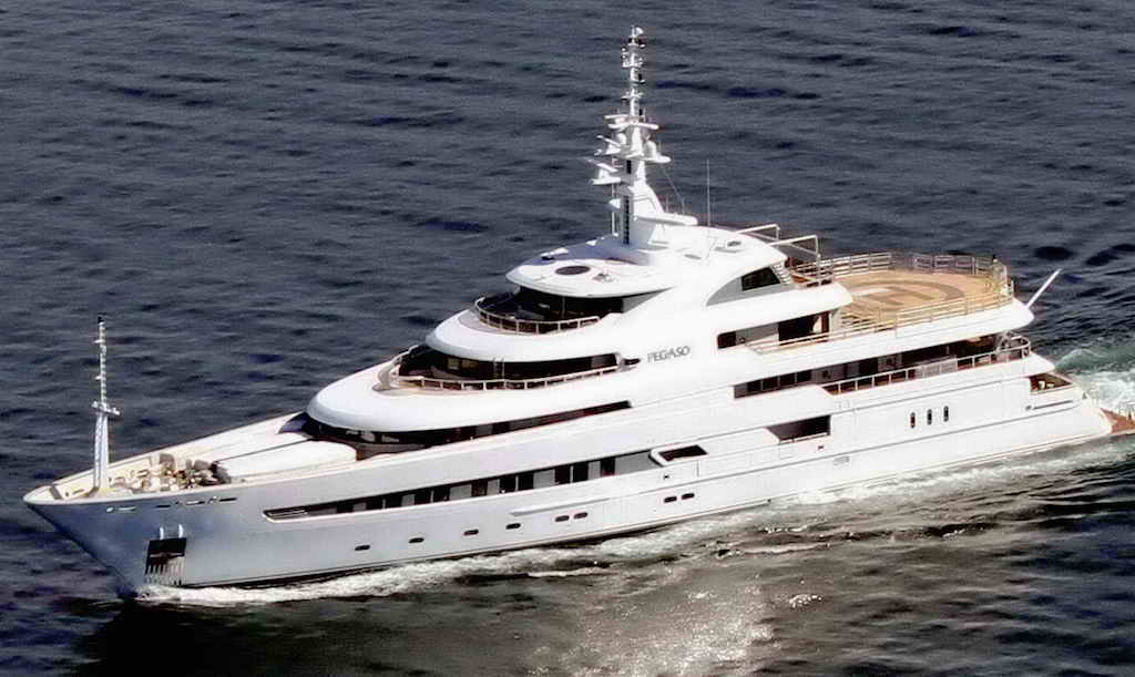 Superyacht Naia