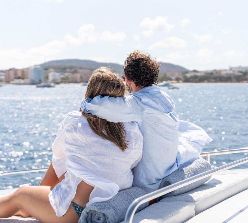 TITIAN PEARL - Lifestyle - Foredeck Loungers