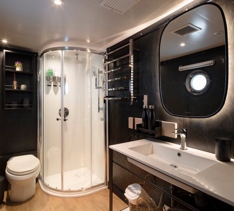 Twin Suite Bathroom