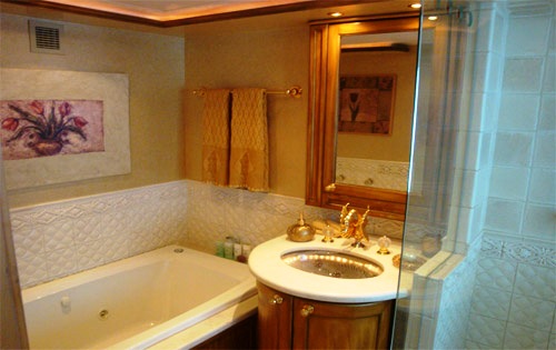 Unforgettable - Master bathroom