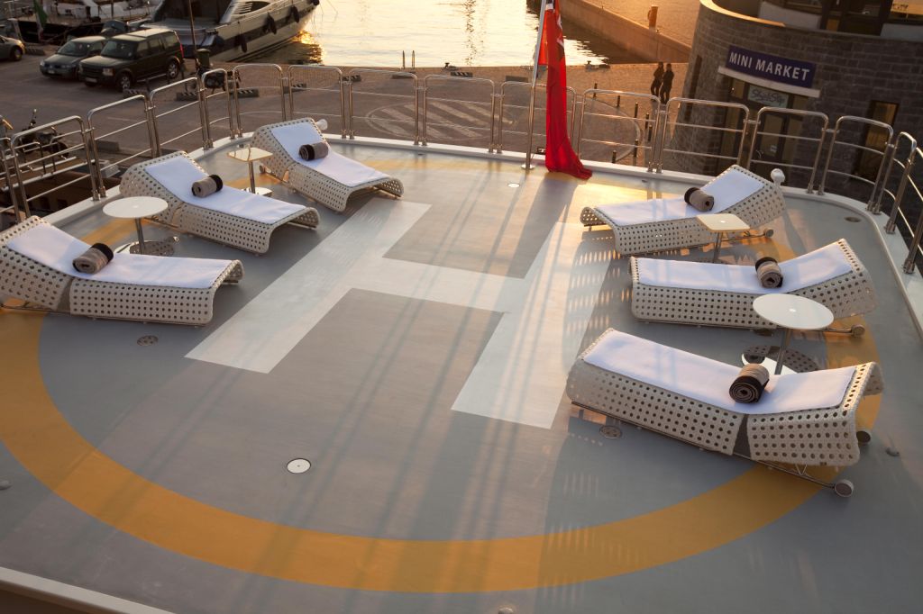 VICKY - Sun Deck - Heli Deck