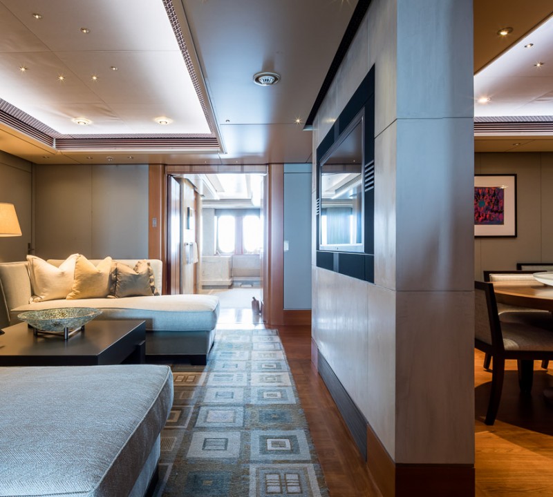VIP Lounge & Dining