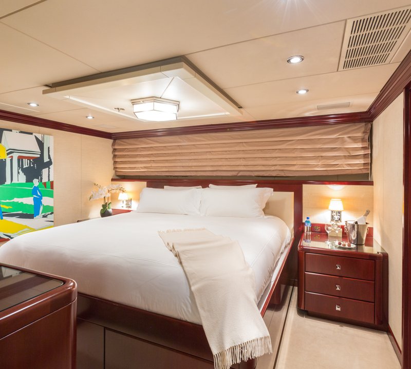 VIP King Cabin